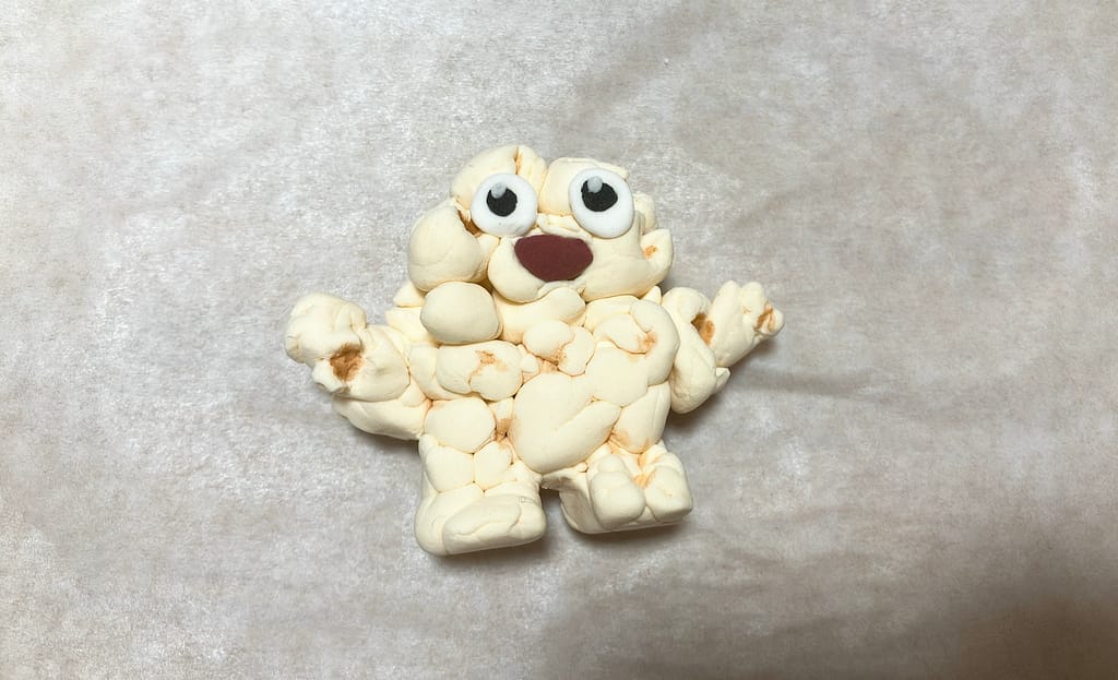 軽量粘土で作った、ポップコーン星人の完成図(正面)