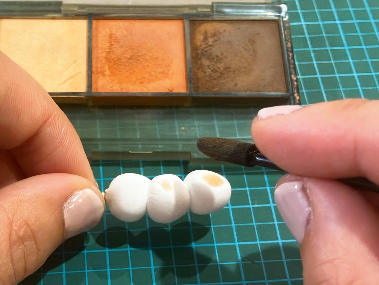 焼き色の達人を塗る様子