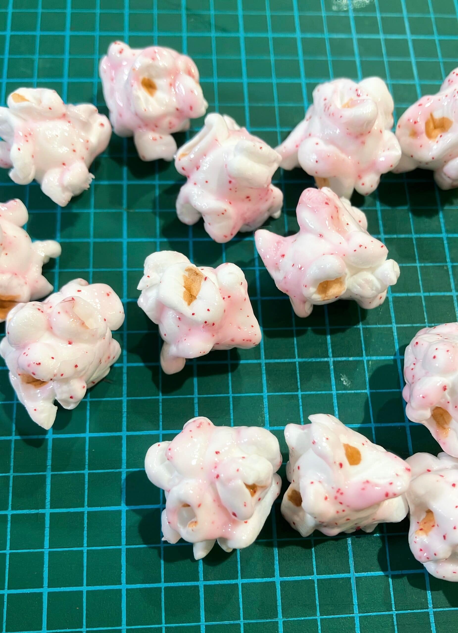 完成したいちごポップコーン