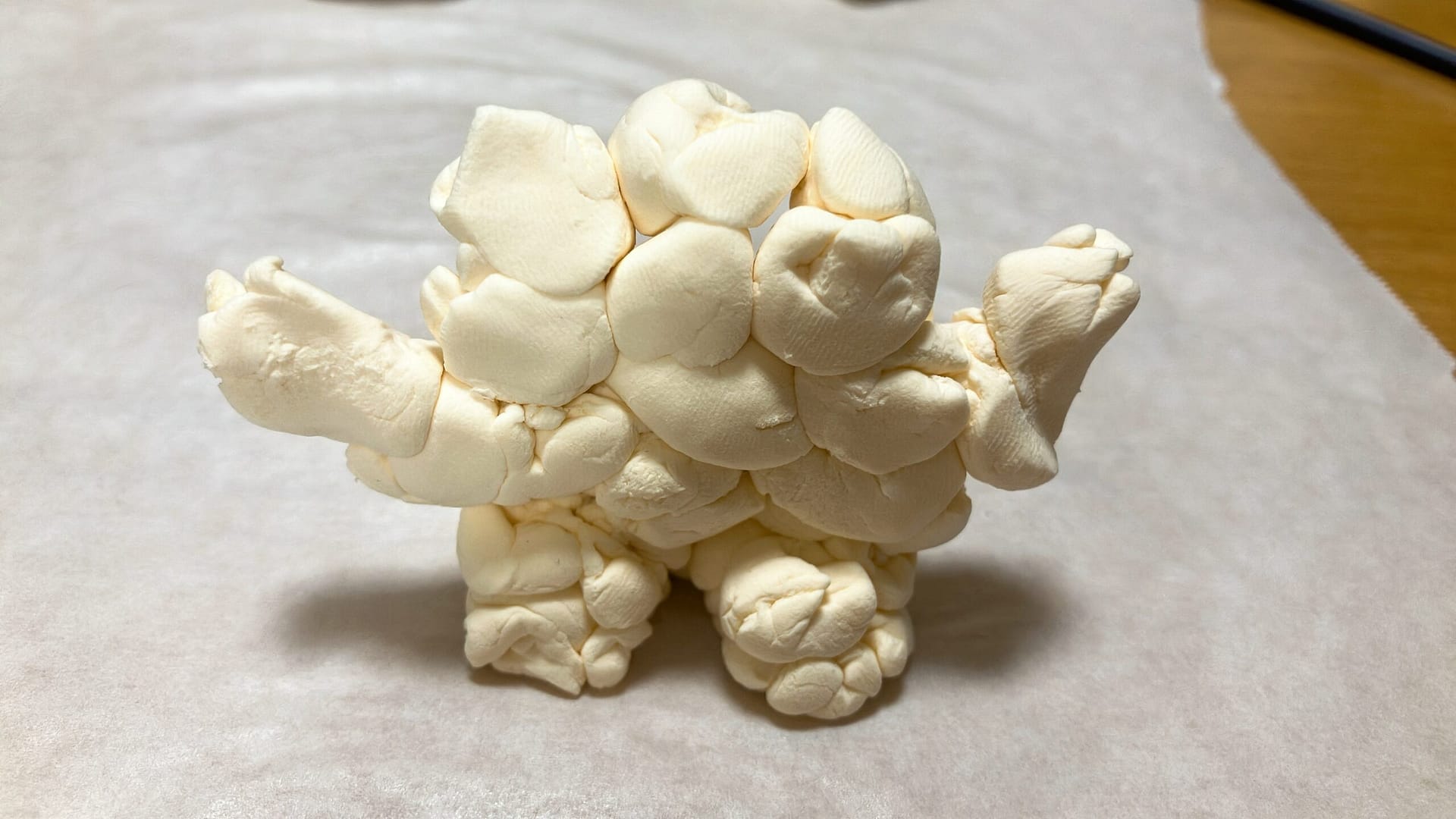 軽量粘土でポップコーン星人を作る様子②