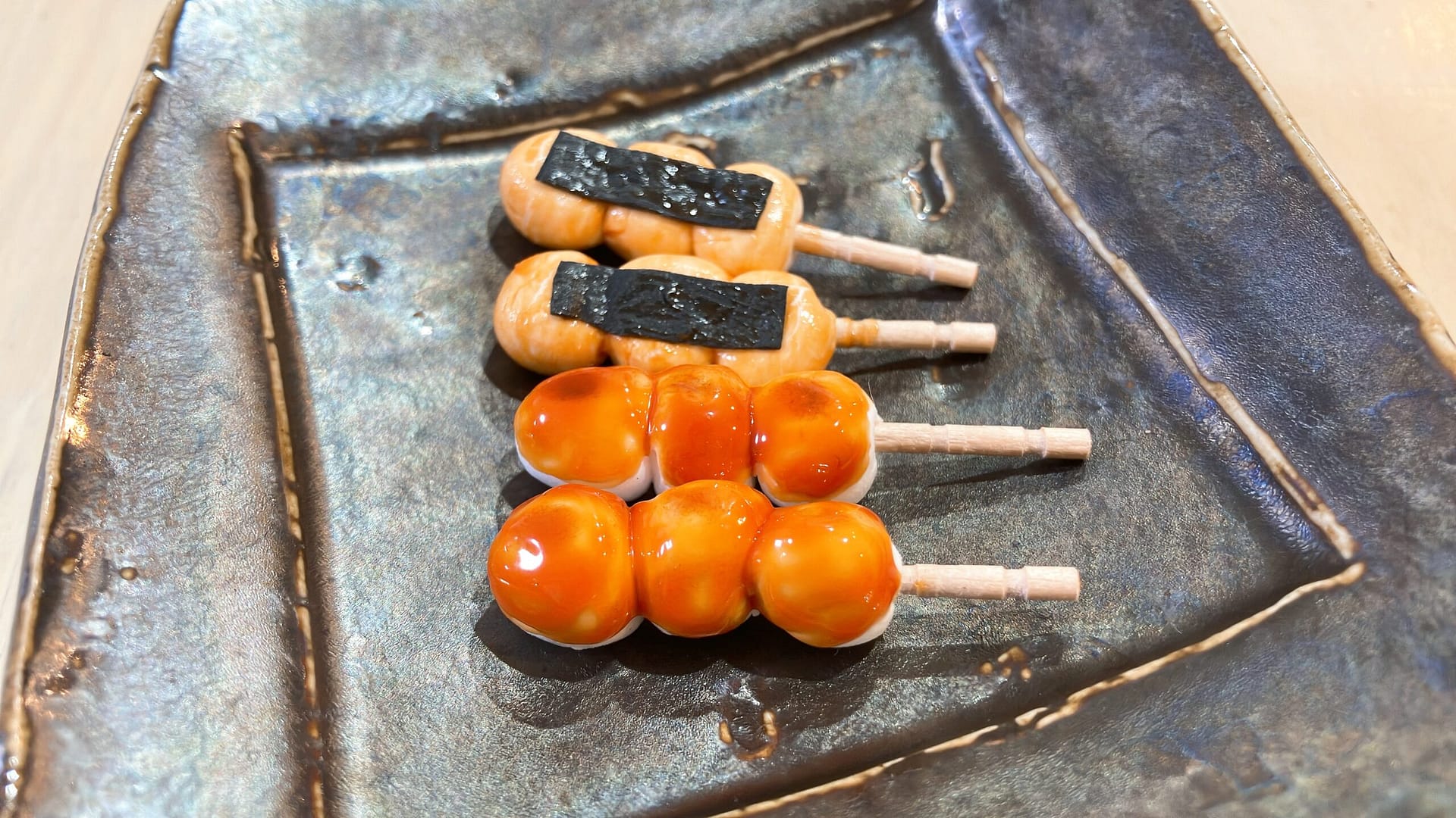 軽量粘土で作ったみたらし団子と、磯部団子