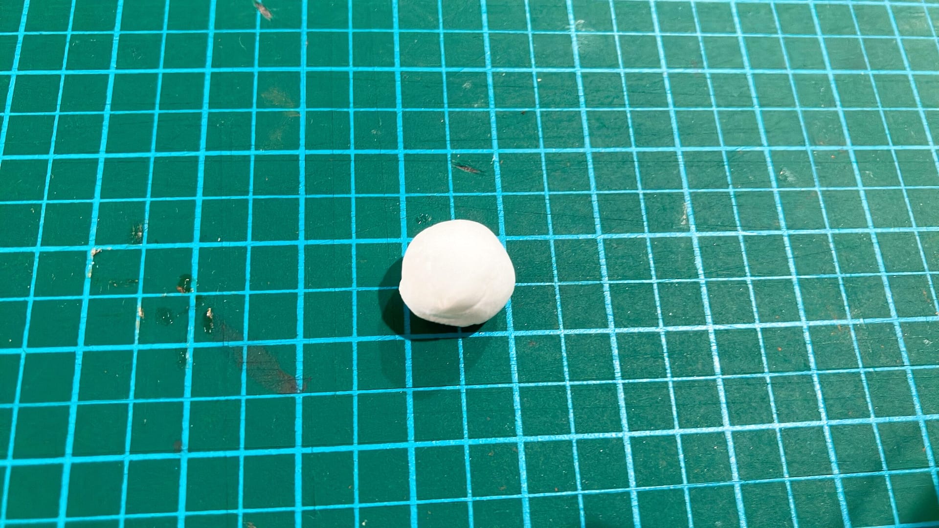 1㎝に丸めた軽量粘土