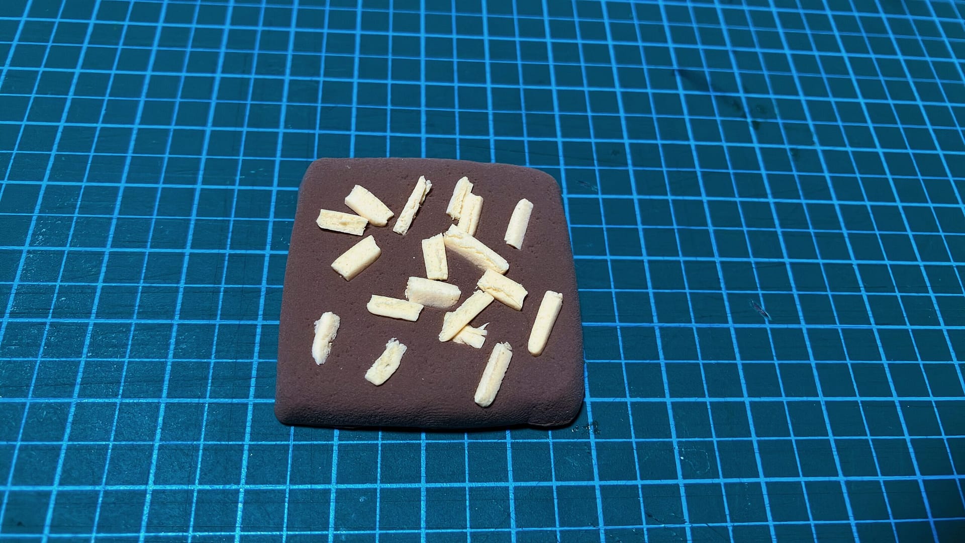 粘土で作ったアーモンドクッキー