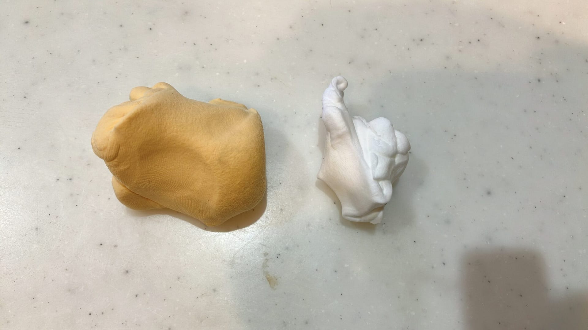 着色した粘土の画像