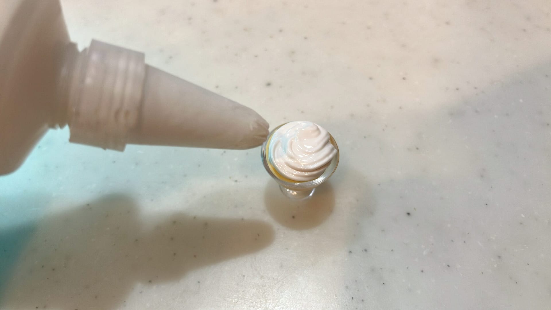 クリームを絞る