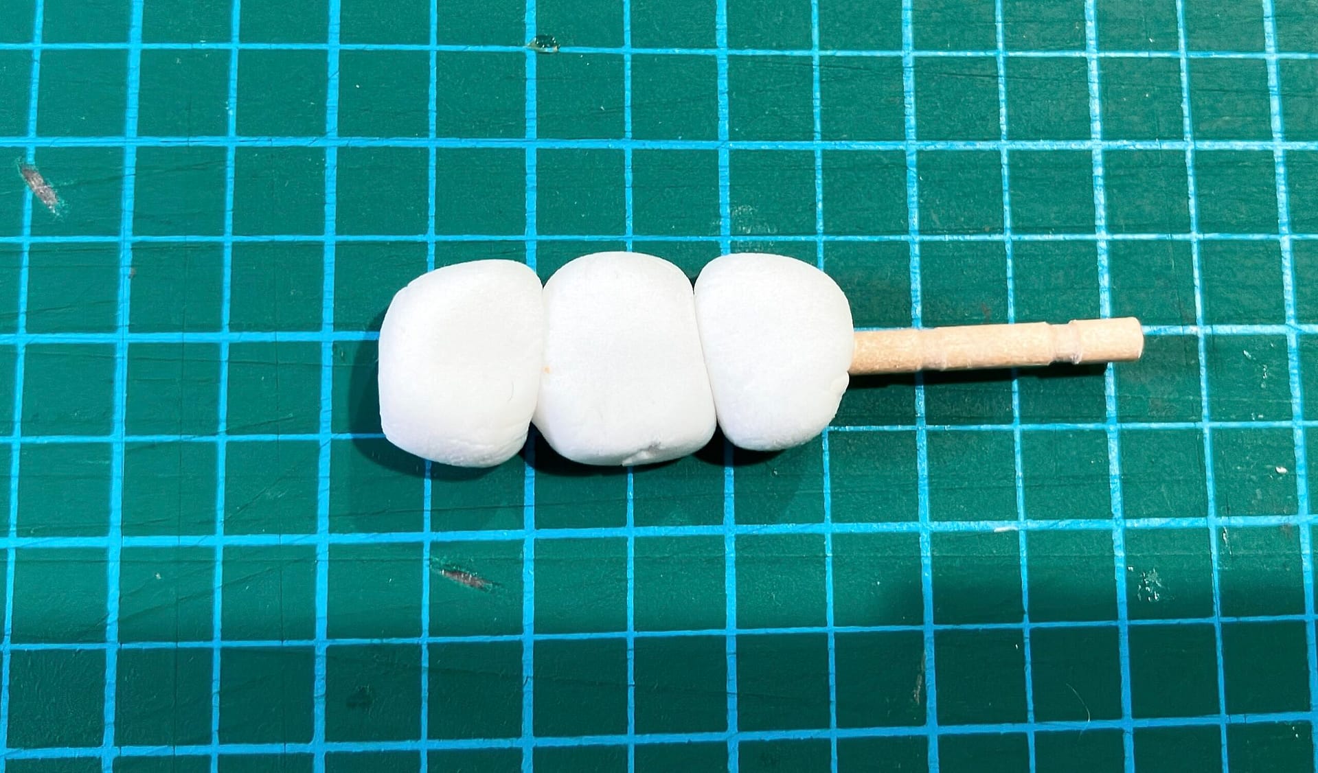 塗料を塗る前の磯部団子