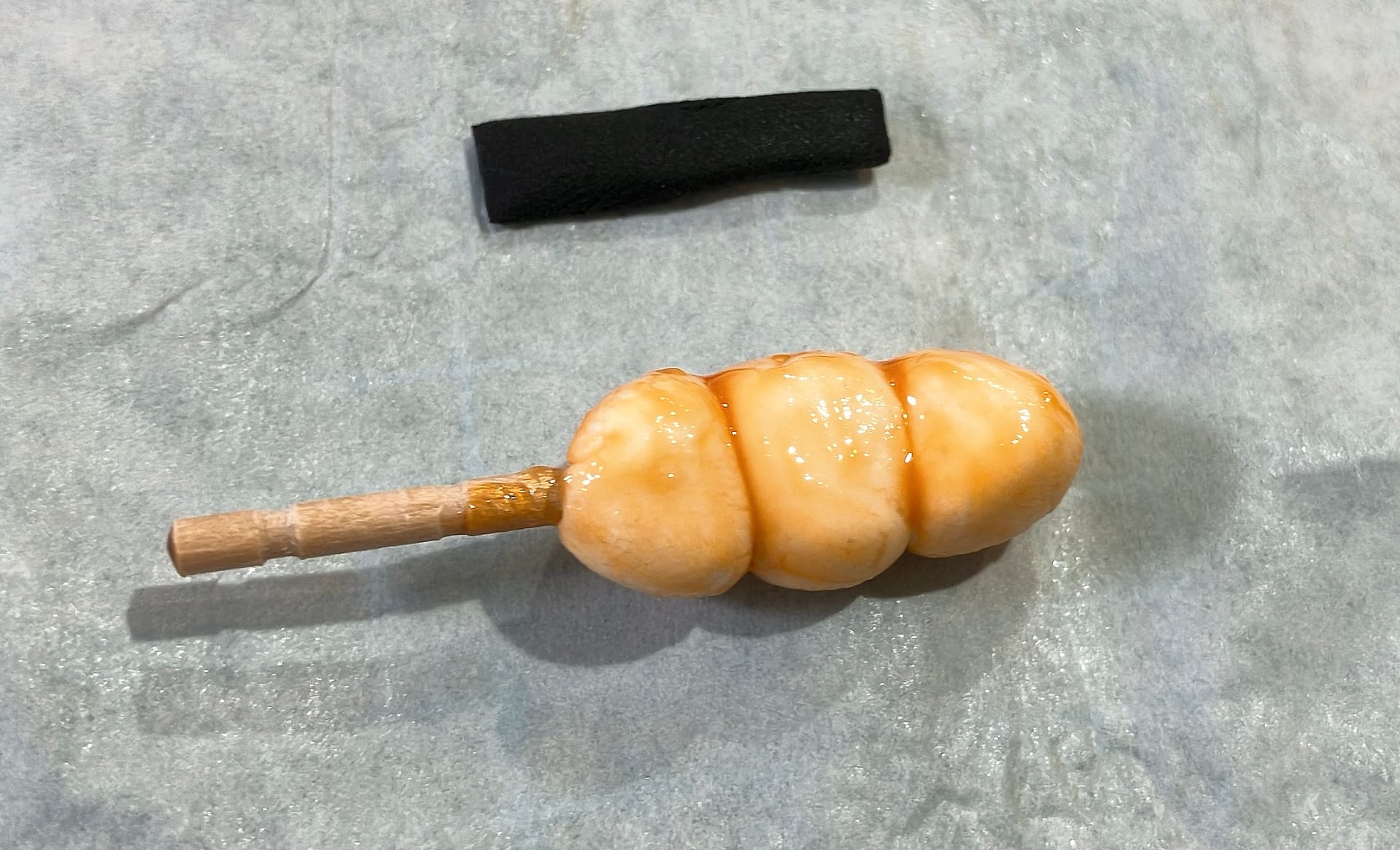 軽量粘土で作った団子と、海苔