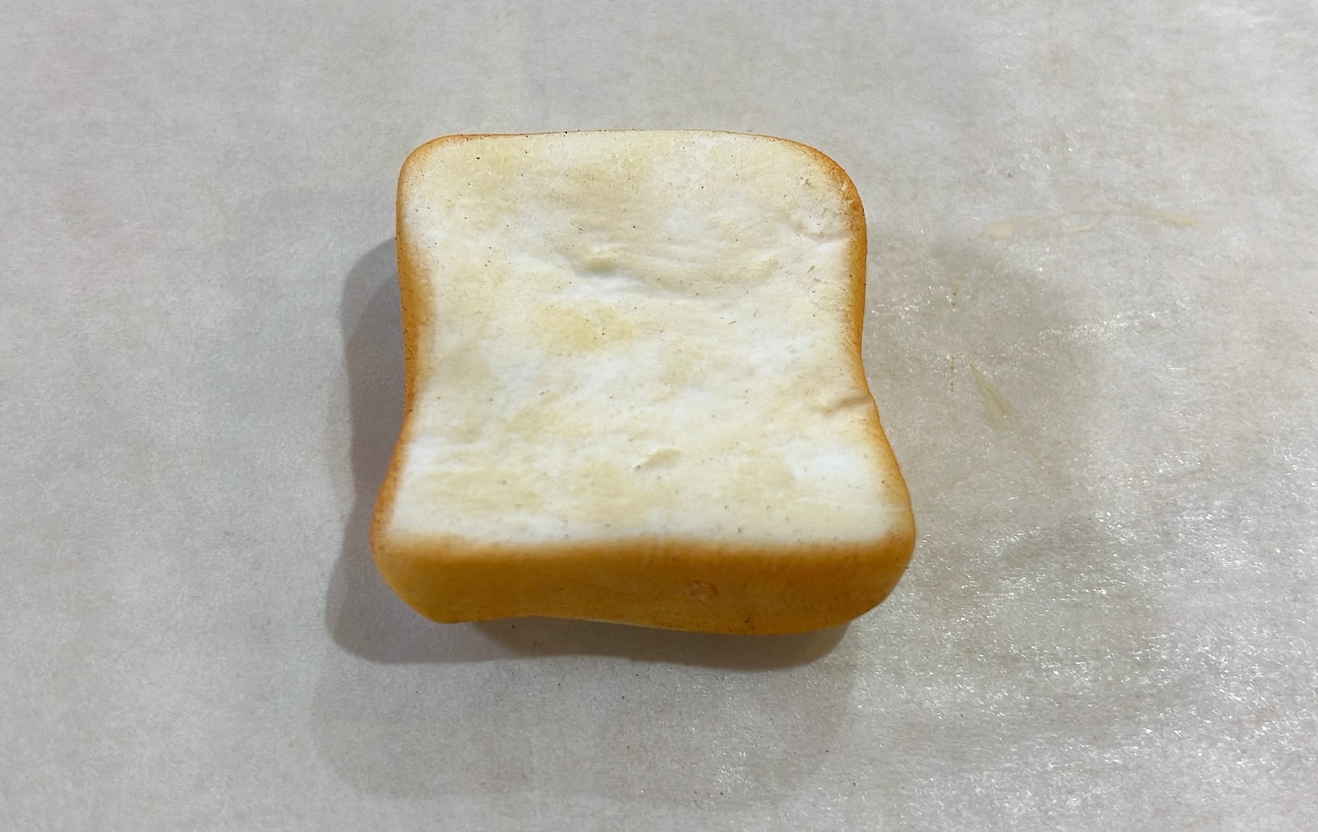 茶色を塗ったトースト