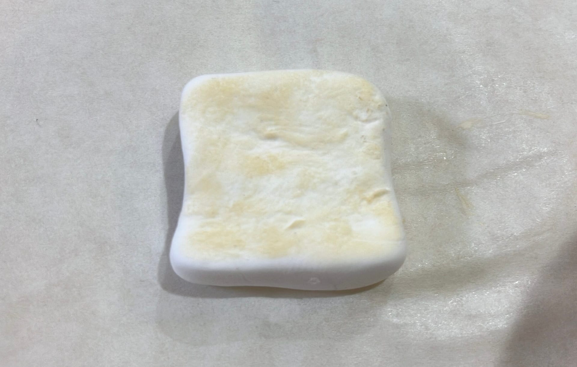 うす茶色を塗ったトースト