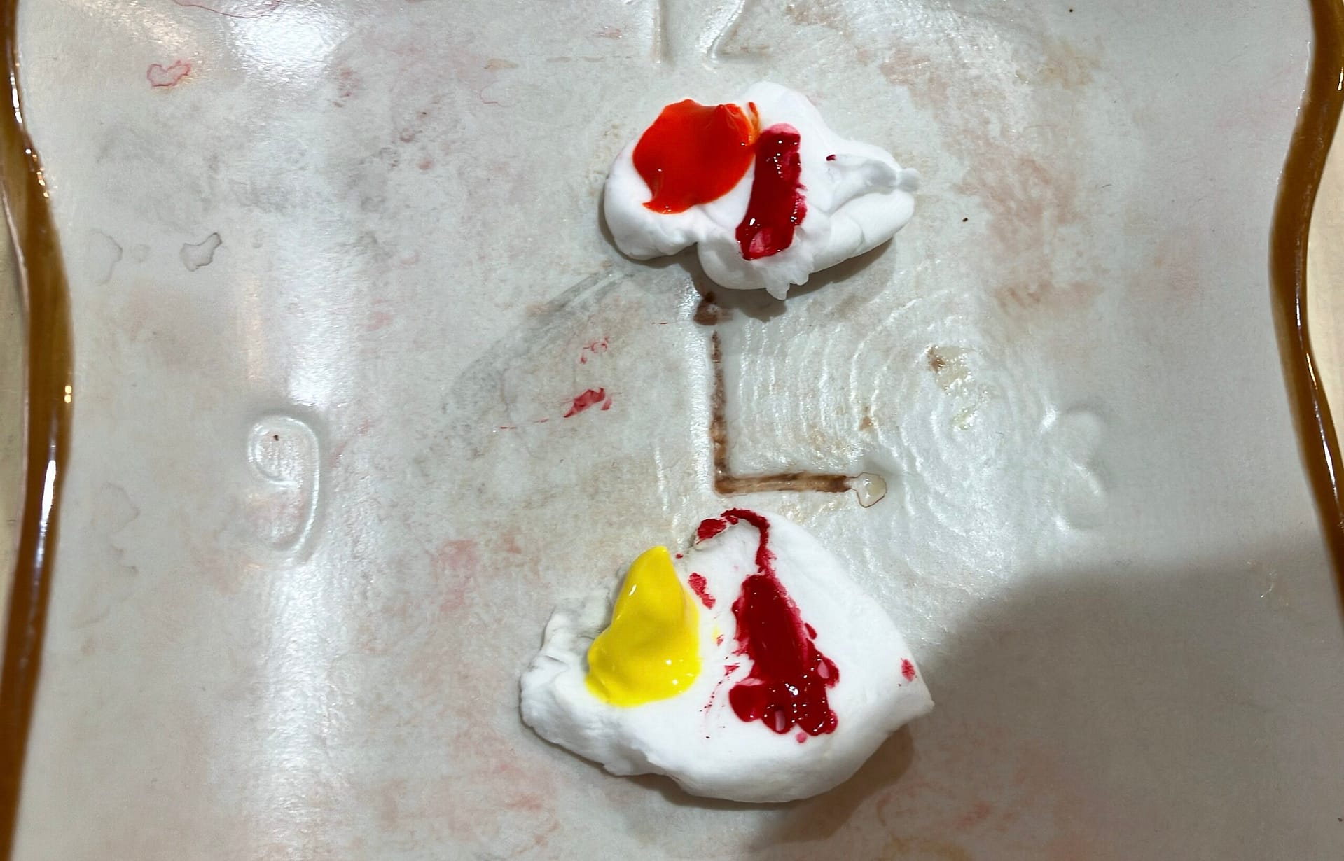 軽量粘土を着色する