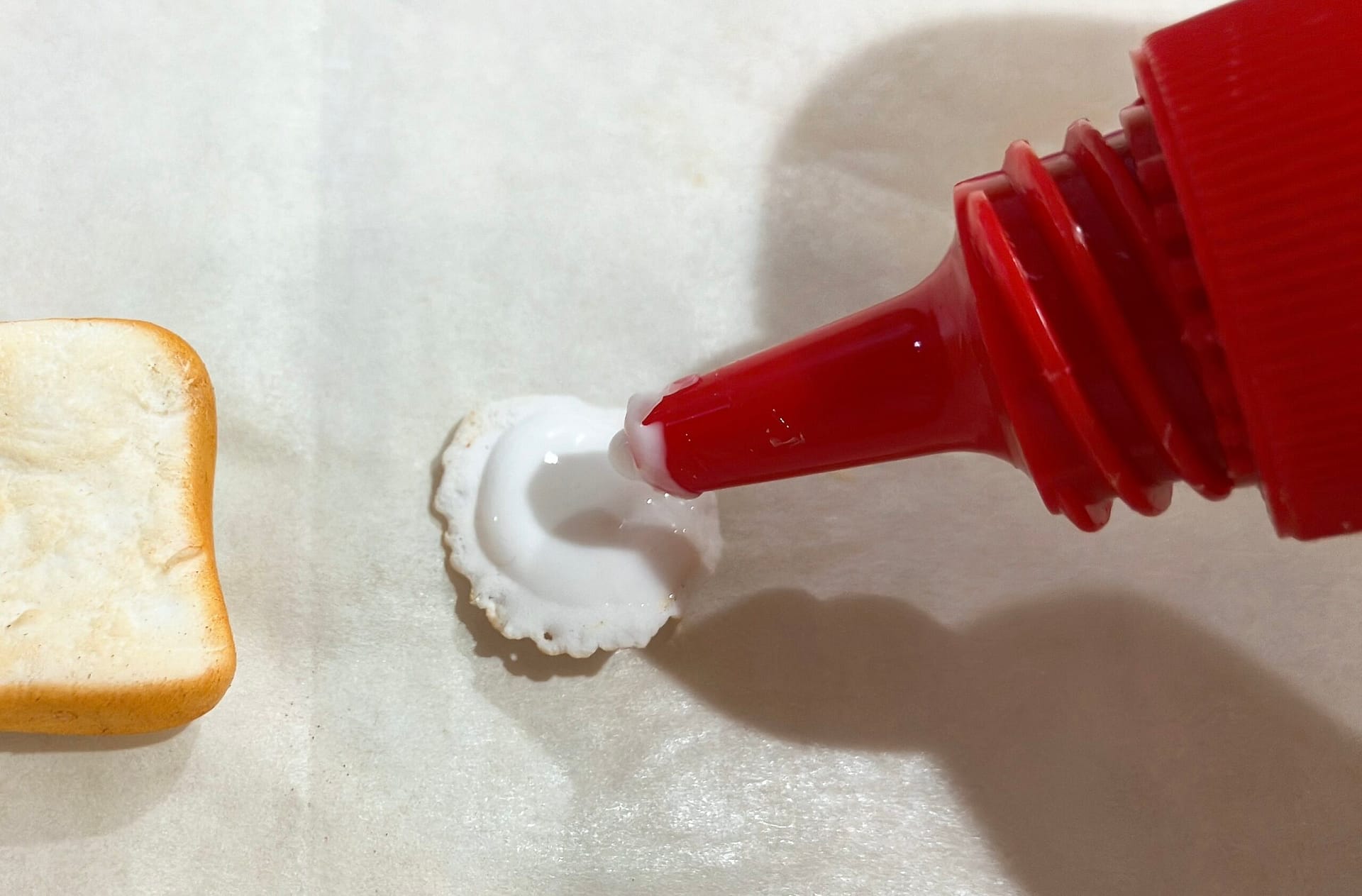 ボンドを付ける様子