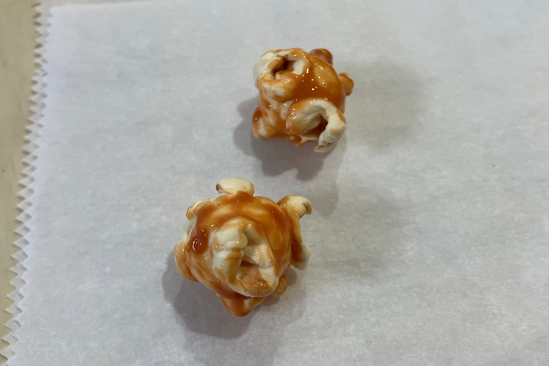 完成した軽量粘土で作った、キャラメルポップコーン(拡大写真)