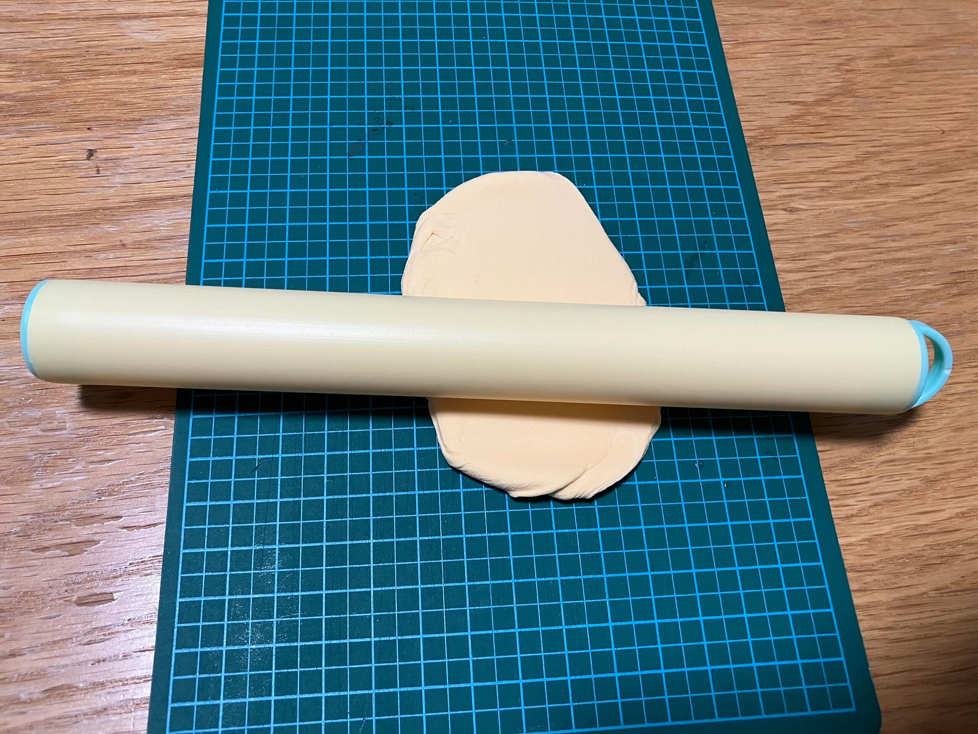 粘土を薄く延ばす