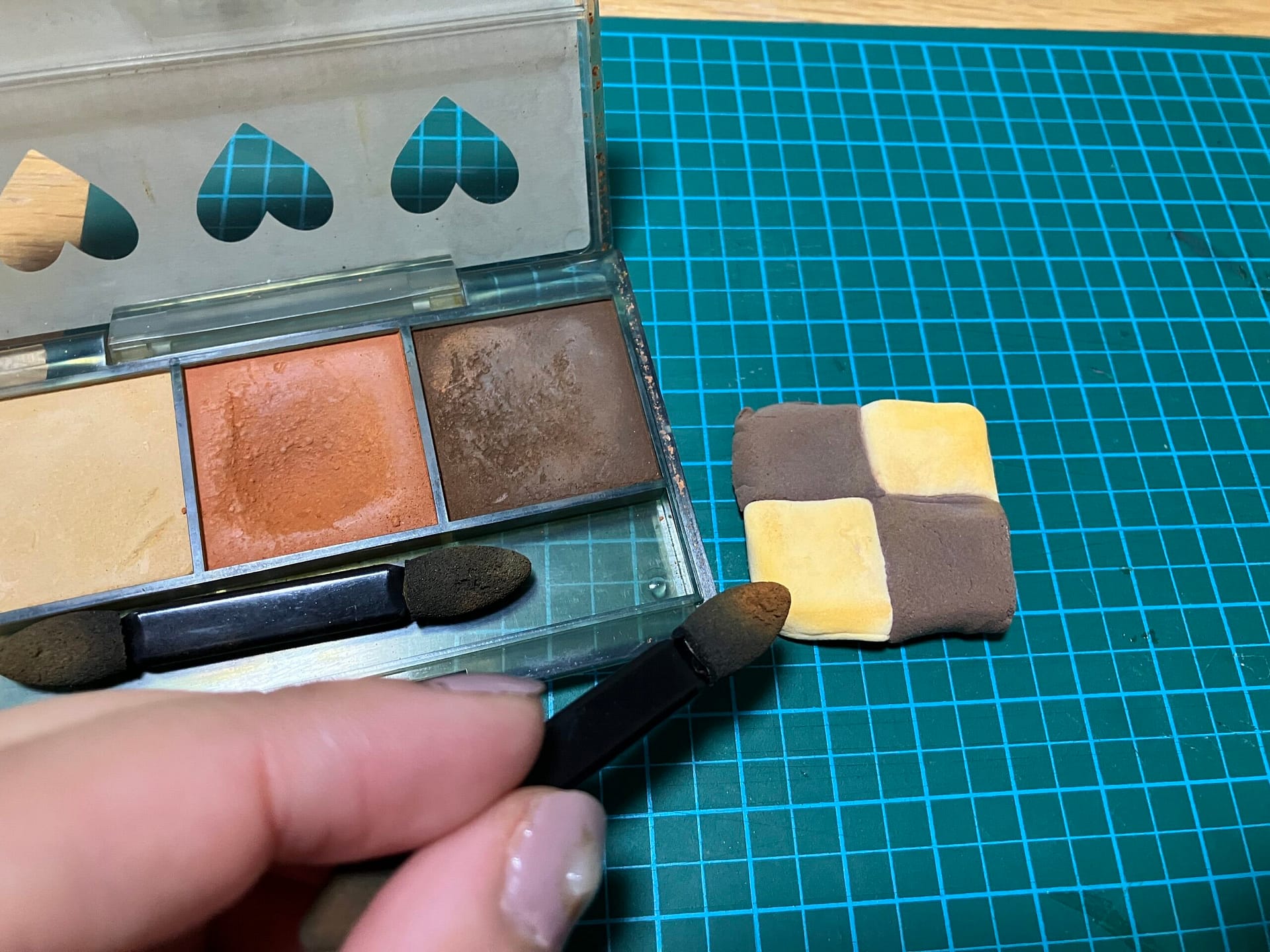 ニスで保護する